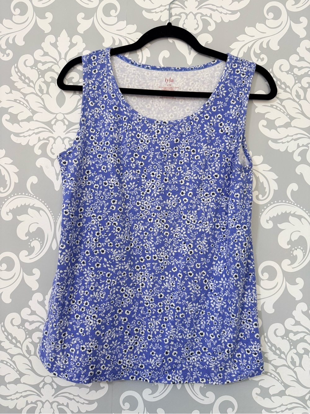 💫10/$25 • iyla Blue Floral Sleeveless Tank Top